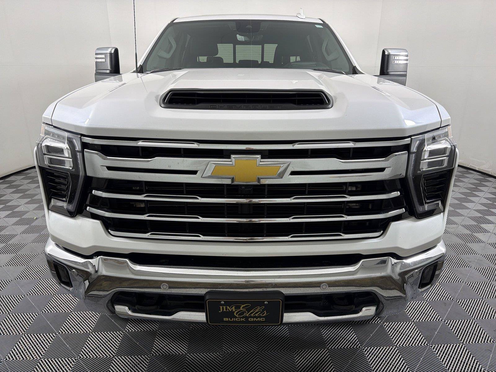 Certified 2024 Chevrolet Silverado 2500 LTZ w/ LTZ Convenience Package AWD/4WD image 2