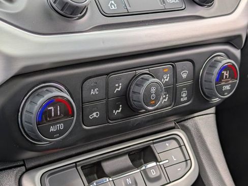 Used 2023 GMC Acadia SLT w/ Technology Package image 24