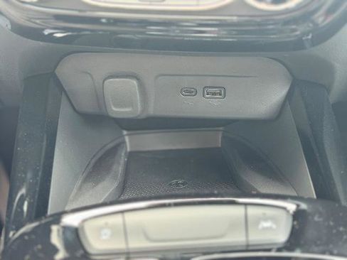 New 2025 Chevrolet Trax RS w/ Sunroof Package image 11