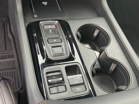 Used 2025 Honda Pilot TrailSport image 25