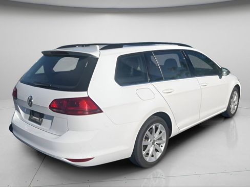 Used 2017 Volkswagen Golf SE image 12