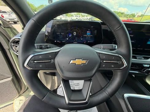 Used 2026 Chevrolet Equinox LT AWD/4WD image 10