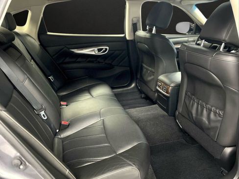 Used 2017 INFINITI Q70 L 3.7 w/ Deluxe Touring Package image 23