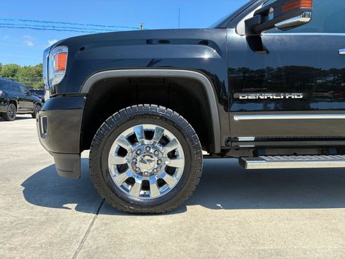 Used 2018 GMC Sierra 2500 Denali w/ Duramax Plus Package AWD/4WD image 7