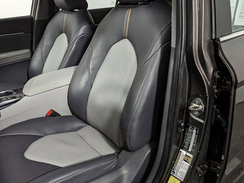 Used 2020 Toyota Camry XLE image 16