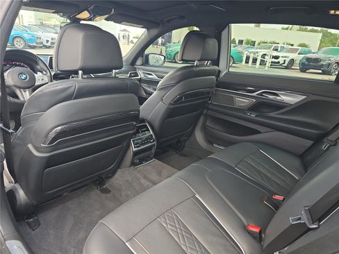 Used 2022 BMW 750i xDrive w/ Executive Package AWD/4WD image 12