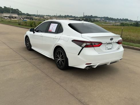 Used 2023 Toyota Camry SE image 6