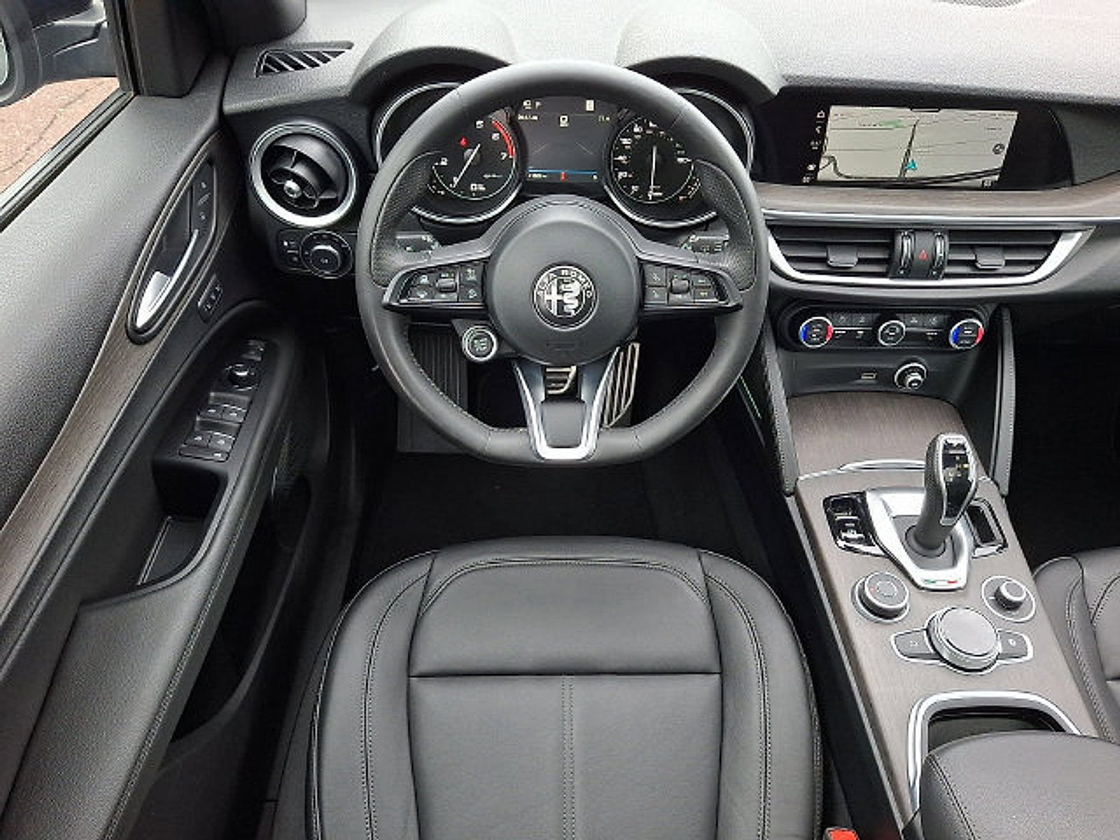 Used 2023 Alfa Romeo Stelvio Ti w/ Active Assist Plus Package AWD/4WD image 12