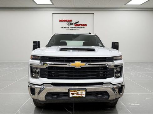 Used 2024 Chevrolet Silverado 2500 LT AWD/4WD image 2