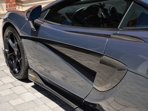 Used 2019 McLaren 600LT RWD image 18
