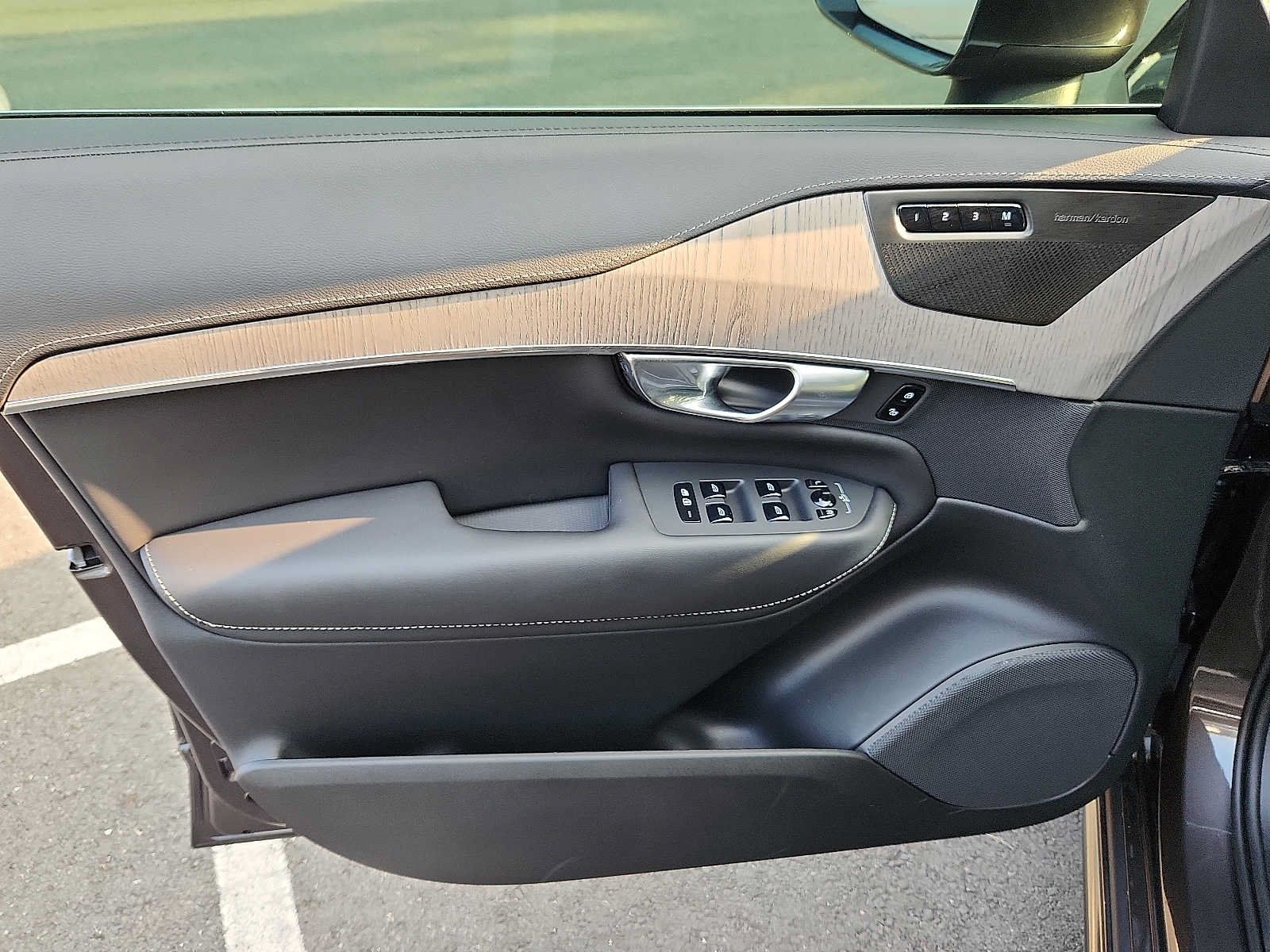 Certified 2024 Volvo XC90 T8 Ultimate w/ Protection Package Premier AWD/4WD image 12