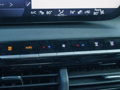 Used 2025 Buick Enclave Preferred AWD/4WD image 27