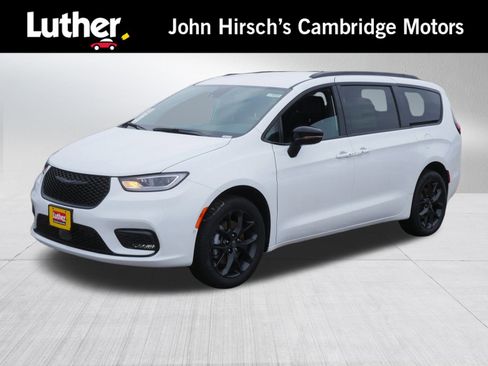 New 2026 Chrysler Pacifica Select w/ S Appearance Package image 1