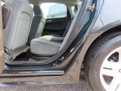 Used 2014 Chevrolet Impala LT w/ LT Sunroof Package FWD image 13