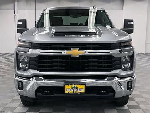 Used 2025 Chevrolet Silverado 2500 LT w/ Convenience Package AWD/4WD image 4