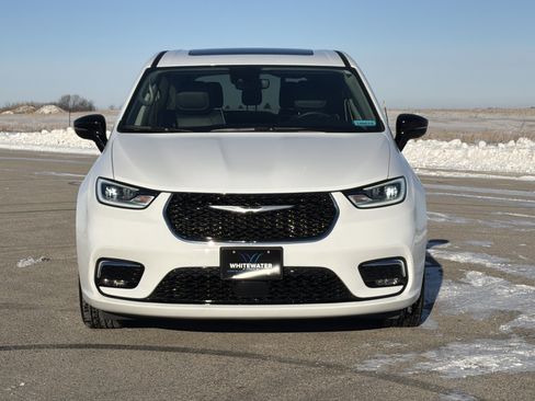 Used 2024 Chrysler Pacifica Limited image 32