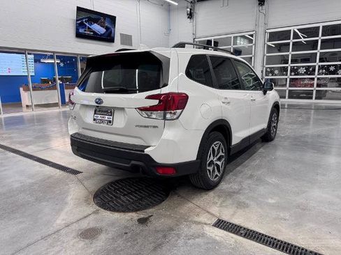 Used 2021 Subaru Forester Premium image 5