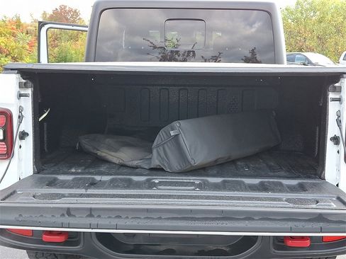 Used 2024 Jeep Gladiator Rubicon w/ Technology Group image 29