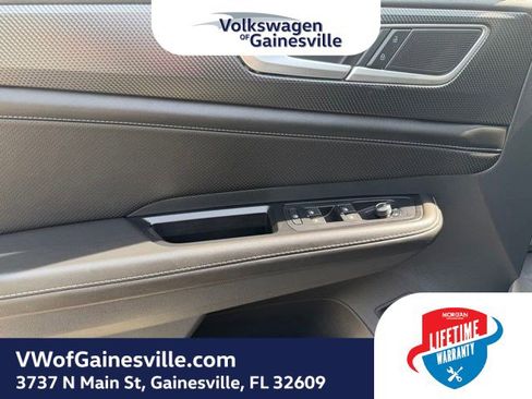 Certified 2025 Volkswagen Atlas Cross Sport SEL AWD/4WD image 17