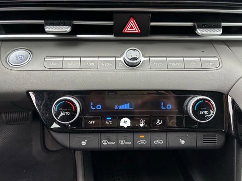 Used 2023 Hyundai Elantra SEL w/ Convenience Package image 27