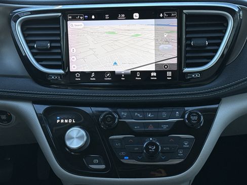 Used 2021 Chrysler Pacifica Touring-L w/ Premium & Safety Sphere Group image 32