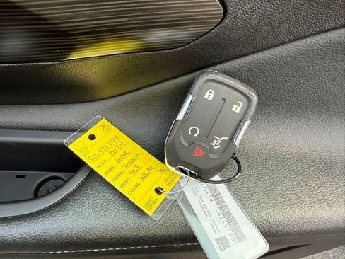 Used 2024 GMC Terrain SLT image 14