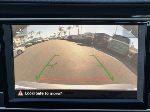 Used 2022 Volkswagen Jetta SE w/ Panoramic Sunroof Package FWD image 26