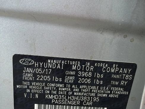 Used 2017 Hyundai Elantra GT FWD image 31