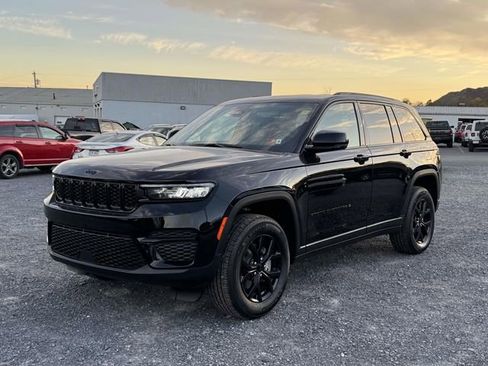 New 2025 Jeep Grand Cherokee Altitude AWD/4WD image 23