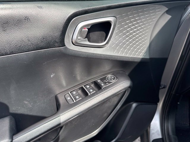 Used 2025 Kia Soul LX w/ LX Technology Package FWD image 25