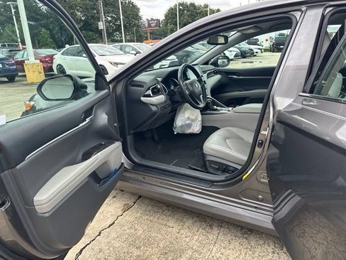 Used 2023 Toyota Camry XLE FWD image 10