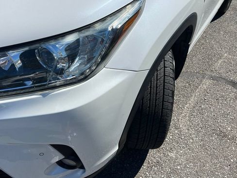 Used 2018 Toyota Highlander Limited Platinum AWD/4WD image 3