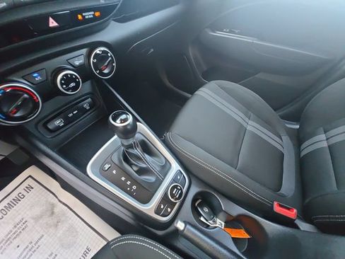 Used 2023 Hyundai Venue FWD image 18