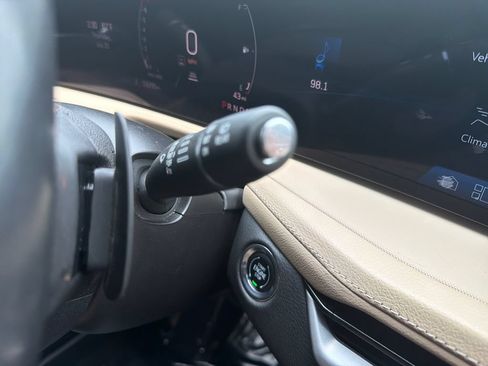 Used 2024 Cadillac XT4 Luxury w/ Cold Weather Package FWD image 46
