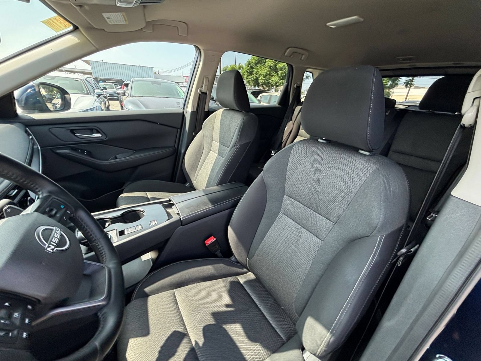 Used 2025 Nissan Rogue SV FWD image 37