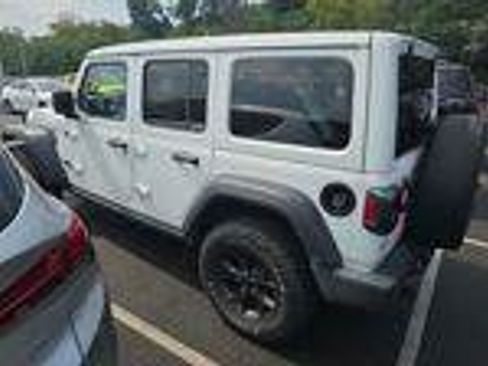 Used 2022 Jeep Wrangler Unlimited Sport AWD/4WD image 6