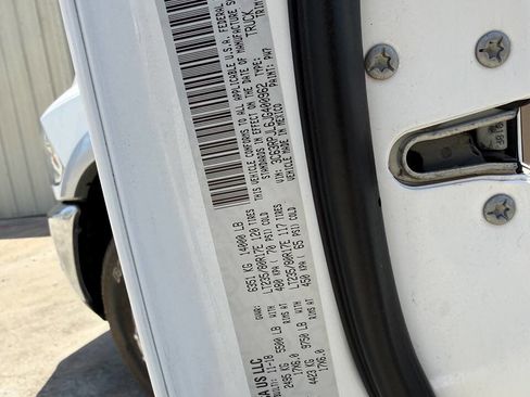 Used 2018 RAM 3500 Laramie RWD image 28