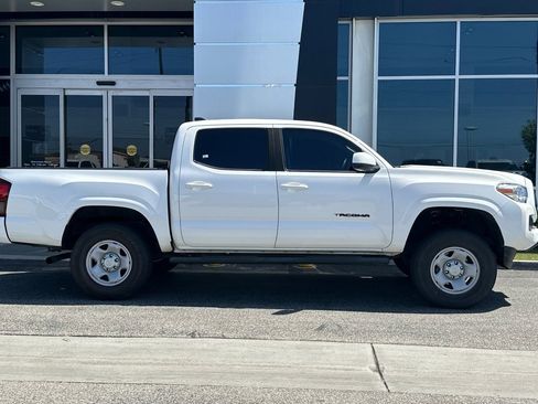 Used 2022 Toyota Tacoma SR w/ SR Convenience Package image 3