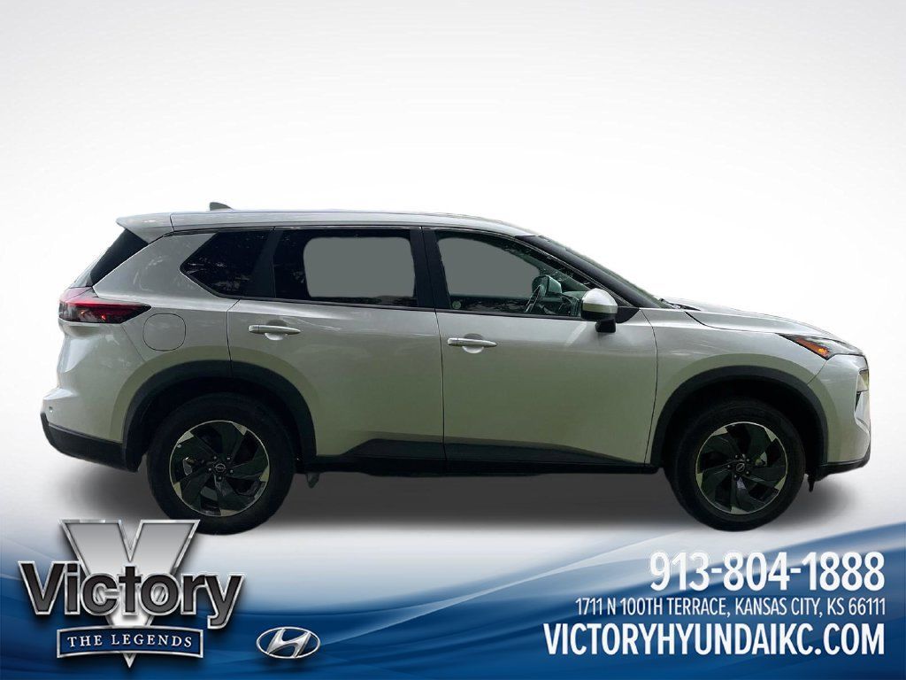 Used 2024 Nissan Rogue SV AWD/4WD image 5