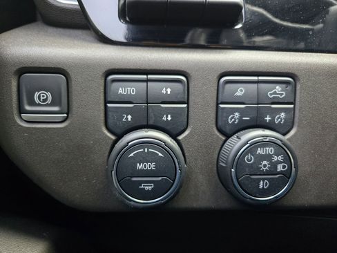 Used 2022 Chevrolet Silverado 1500 LTZ w/ Technology Package image 19