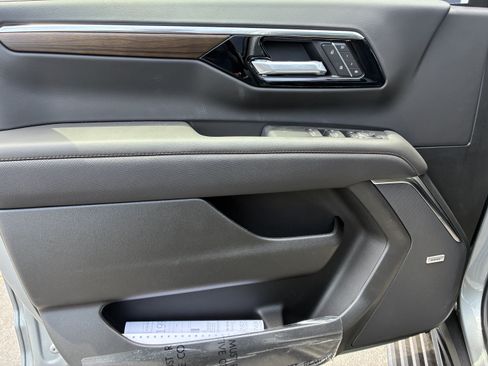 Used 2026 Chevrolet Suburban High Country RWD image 24