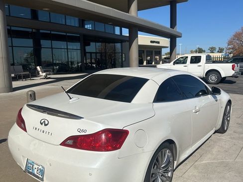 Used 2015 INFINITI Q60 Convertible w/ Premium Package image 3