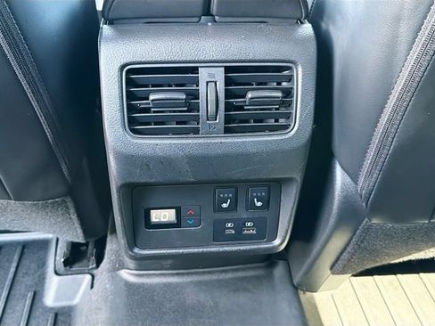 Used 2022 Nissan Rogue Platinum w/ Head-Up Display Package AWD/4WD image 24