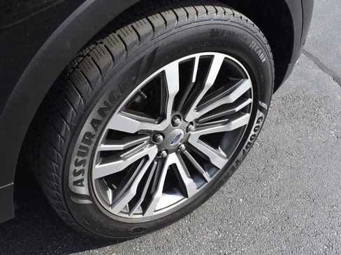 Used 2019 Ford Explorer Platinum image 13