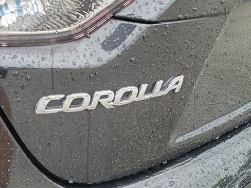 Used 2022 Toyota Corolla LE image 5