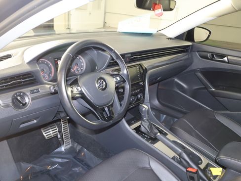 Used 2020 Volkswagen Passat 2.0T R-Line image 2