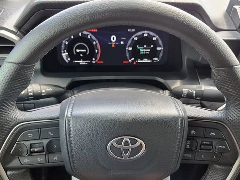 Used 2025 Toyota Tacoma TRD Off-Road AWD/4WD image 21