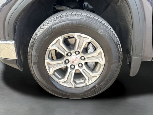 Used 2025 GMC Sierra 1500 SLT image 3