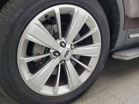 Used 2019 Ford Explorer Limited w/ Ford Safe & Smart Package image 31