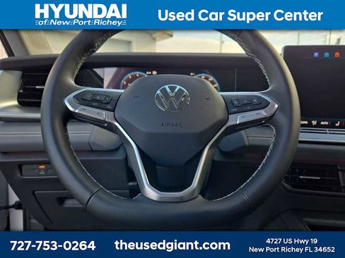 Used 2025 Volkswagen Tiguan SE w/ Panoramic Sunroof Package image 24